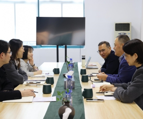 体贴眷注落实处，，政企同心营生长