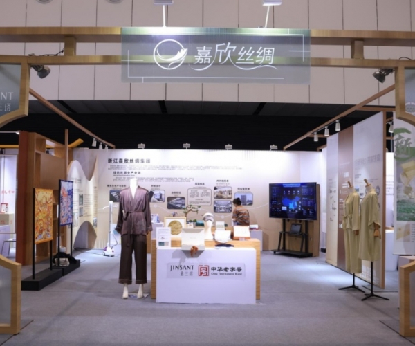 豪门国际官网丝绸亮相首届浙江省历史经典工业展