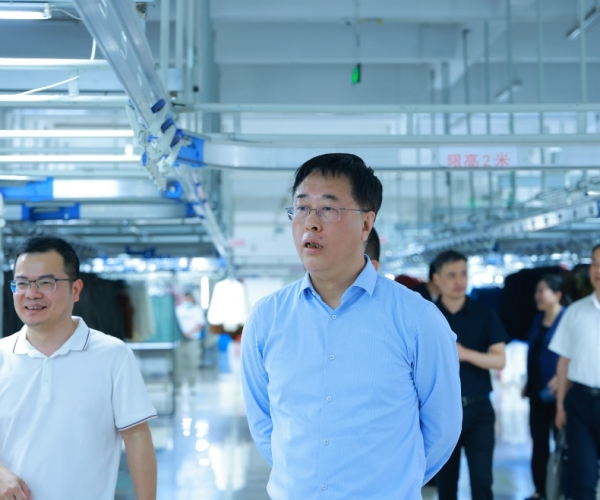 农行总行田继敏向导一行调研豪门国际官网丝绸 共探银企相助新机缘